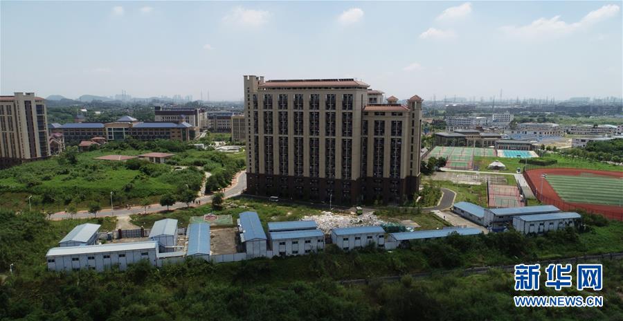 （在習(xí)近平新時代中國特色社會主義思想指引下&mdash;&mdash;新時代新作為新篇章&middot;圖文互動）（1）&ldquo;我們給火箭做減重&rdquo;&mdash;&mdash;高?？萍紕?chuàng)新進(jìn)行時