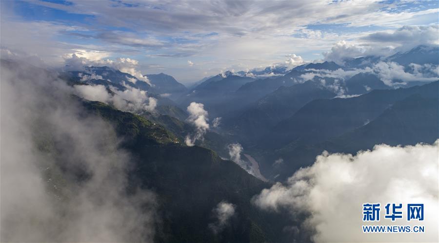 (決戰(zhàn)決勝脫貧攻堅·圖文互動)(1)怒江大峽谷興起“生態(tài)行當(dāng)”