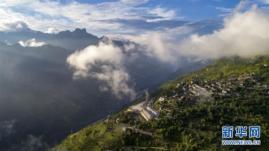 (決戰(zhàn)決勝脫貧攻堅·圖文互動)(2)怒江大峽谷興起“生態(tài)行當(dāng)”