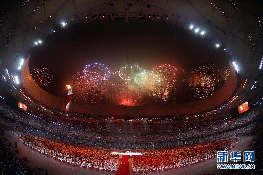 (新華全媒頭條·圖文互動(dòng))(4)天翻地覆慨而慷——從慶祝中華人民共和國成立70周年大型成就展看新中國光輝歷程