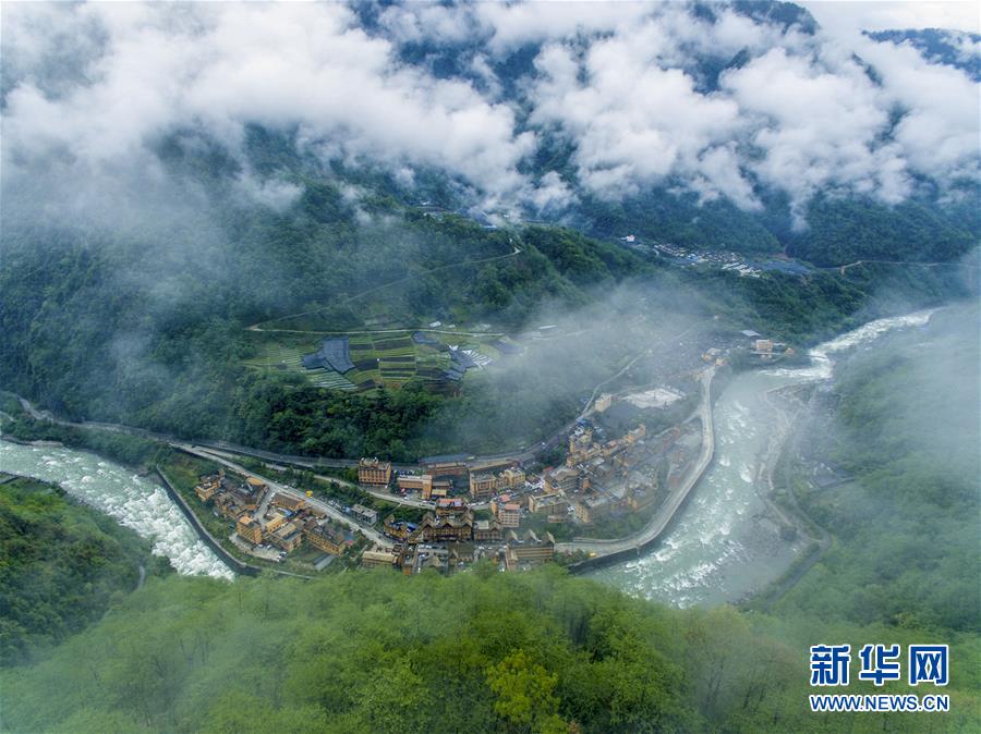 (新華全媒頭條·圖文互動(dòng))(10)讓各民族手足相親守望相助——以習(xí)近平同志為核心的黨中央關(guān)心少數(shù)民族和民族工作紀(jì)實(shí)