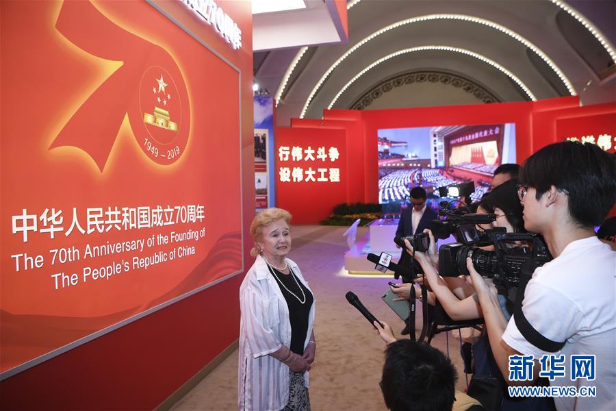 （圖文互動）（2）讓友誼輝映未來&mdash;&mdash;記&ldquo;友誼勛章&rdquo;獲得者及代表參觀慶祝中華人民共和國成立70周年大型成就展