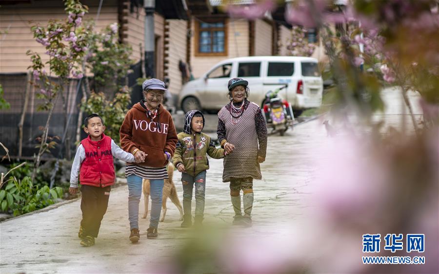 (圖文互動(dòng))(3)太陽(yáng)照耀“人類童年”——新時(shí)代直過民族脫貧攻堅(jiān)紀(jì)事