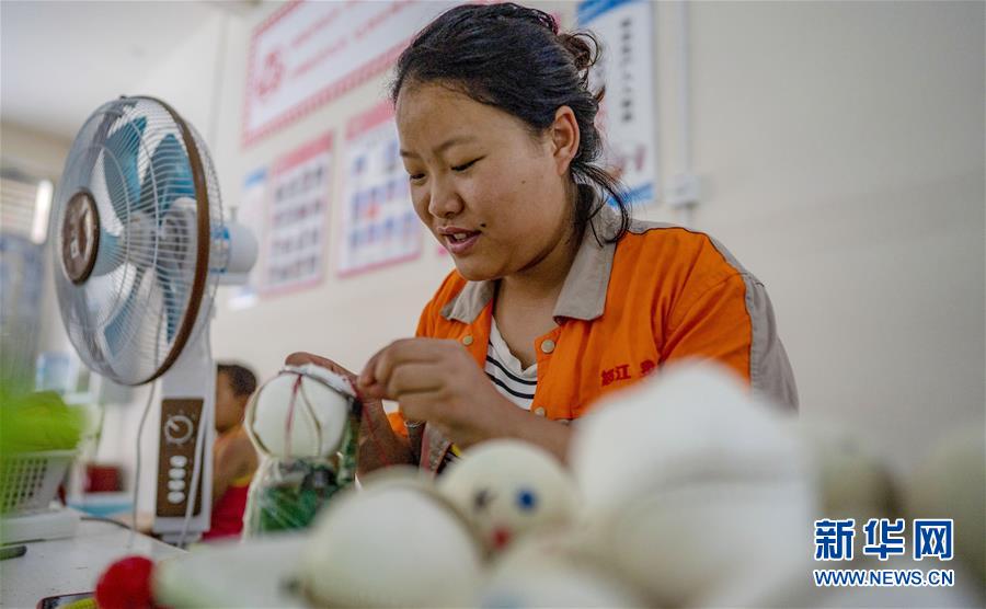 (新華全媒頭條·決戰(zhàn)決勝脫貧攻堅(jiān)·圖文互動(dòng))(8)為了人與自然和諧共生——云南“三江并流”地區(qū)決戰(zhàn)精準(zhǔn)脫貧的“生態(tài)畫卷”