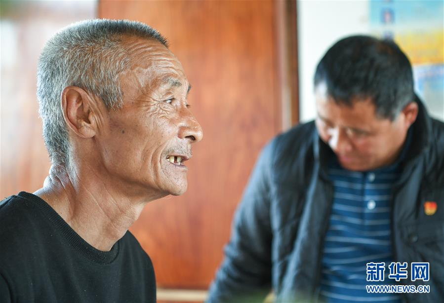 (在習(xí)近平新時(shí)代中國(guó)特色社會(huì)主義思想指引下——新時(shí)代新作為新篇章·總書記關(guān)心的百姓身邊事·圖文互動(dòng))(2)一本“村官”日記里的扶貧路——小故事里的大情懷之四