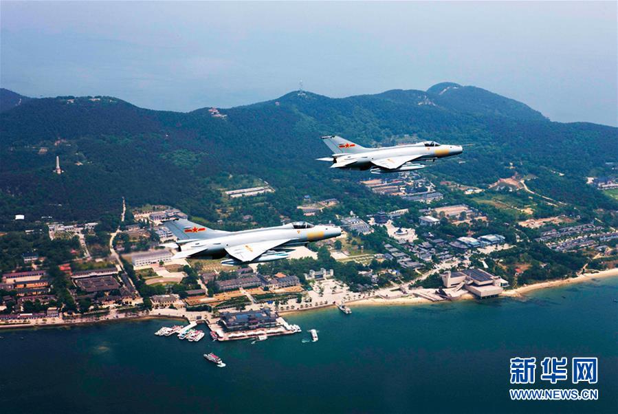 （新華全媒頭條&middot;人民空軍70年&middot;圖文互動(dòng)）（11）陽(yáng)光照耀奮飛的航程&mdash;&mdash;黨中央、中央軍委和習(xí)主席關(guān)心人民空軍建設(shè)發(fā)展紀(jì)實(shí)