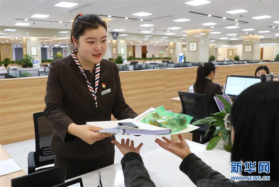 （四中全會精神在基層&middot;圖文互動）（1）千億資本為何在這里匯聚？&mdash;&mdash;遼寧沈撫新區(qū)優(yōu)化營商環(huán)境見聞