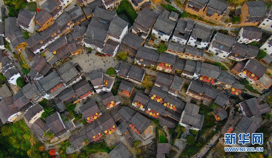 （圖文互動）（1）鄉(xiāng)村攝影師、鄉(xiāng)村&ldquo;模特&rdquo;、民宿店主&mdash;&mdash;鄉(xiāng)村旅游推動婺源農(nóng)民生活方式發(fā)生新變化