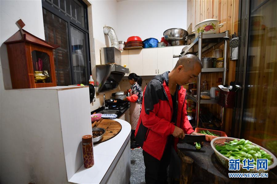 （圖文互動）（8）鄉(xiāng)村攝影師、鄉(xiāng)村&ldquo;模特&rdquo;、民宿店主&mdash;&mdash;鄉(xiāng)村旅游推動婺源農(nóng)民生活方式發(fā)生新變化