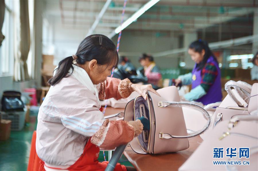 （圖文互動(dòng)）（3）人回鄉(xiāng)、錢回流、企回遷&mdash;&mdash;一個(gè)大石山區(qū)貧困縣的返鄉(xiāng)創(chuàng)業(yè)故事 