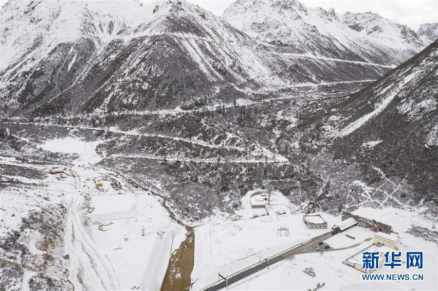 （新華全媒頭條&middot;圖文互動(dòng)）（2）格?；ㄩ_(kāi)滿(mǎn)天路&mdash;&mdash;寫(xiě)在川藏公路通車(chē)65周年之際