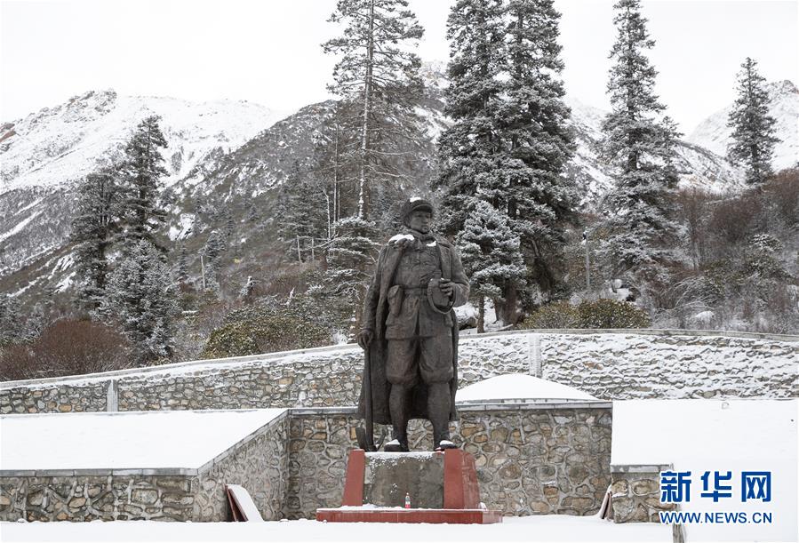 （新華全媒頭條&middot;圖文互動(dòng)）（3）格?；ㄩ_(kāi)滿(mǎn)天路&mdash;&mdash;寫(xiě)在川藏公路通車(chē)65周年之際