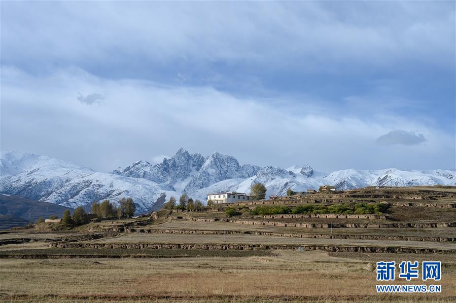 （新華全媒頭條&middot;圖文互動(dòng)）（14）格?；ㄩ_(kāi)滿(mǎn)天路&mdash;&mdash;寫(xiě)在川藏公路通車(chē)65周年之際