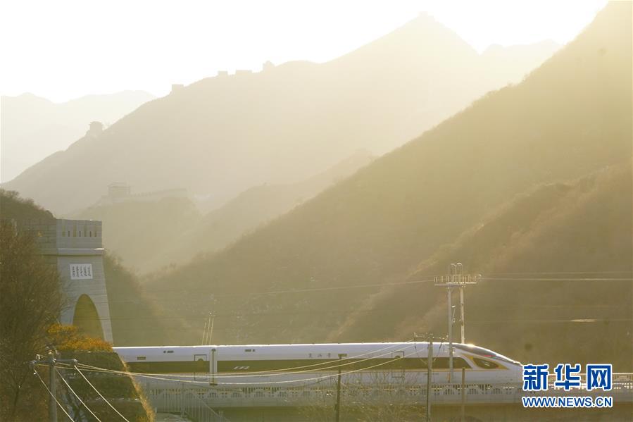 （新華全媒頭條&middot;圖文互動(dòng)）（11）百年跨越，逐夢(mèng)京張&mdash;&mdash;寫在京張高鐵開通暨中國(guó)高鐵突破3.5萬(wàn)公里之際