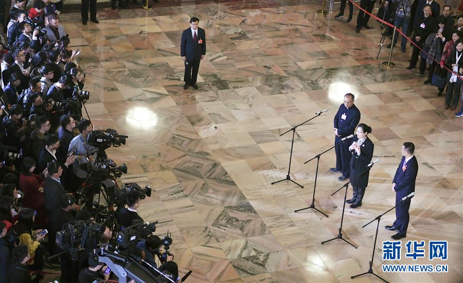 （兩會(huì)&middot;面對(duì)面）（16）全國(guó)政協(xié)委員接受采訪