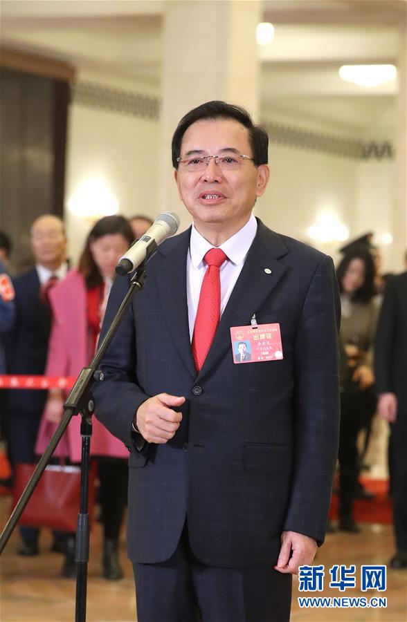 （兩會(huì)&middot;面對(duì)面）（2）全國(guó)人大代表接受采訪