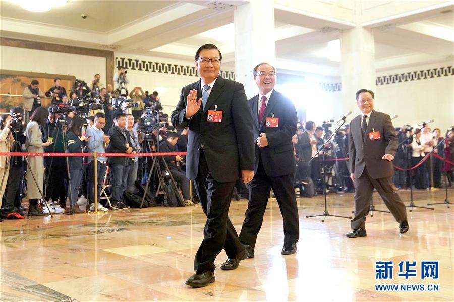 （兩會&middot;面對面）（16）全國人大代表接受采訪