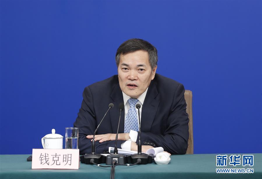 (兩會(huì)·XHDW)(6)商務(wù)部部長鐘山等就“促進(jìn)形成強(qiáng)大國內(nèi)市場 推動(dòng)全方位對外開放”答記者問