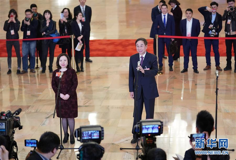 （兩會(huì)&middot;面對(duì)面）（10）全國政協(xié)委員接受采訪