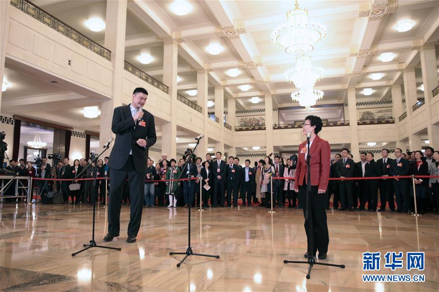 （兩會(huì)&middot;面對(duì)面）（13）全國(guó)政協(xié)委員接受采訪