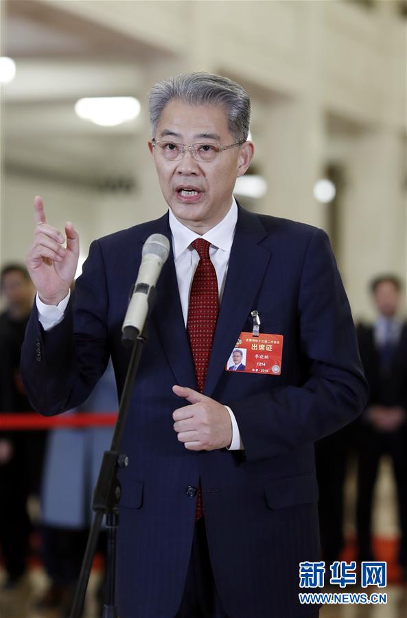 （兩會(huì)&middot;面對(duì)面&middot;XHDW）（5）全國(guó)政協(xié)委員接受采訪