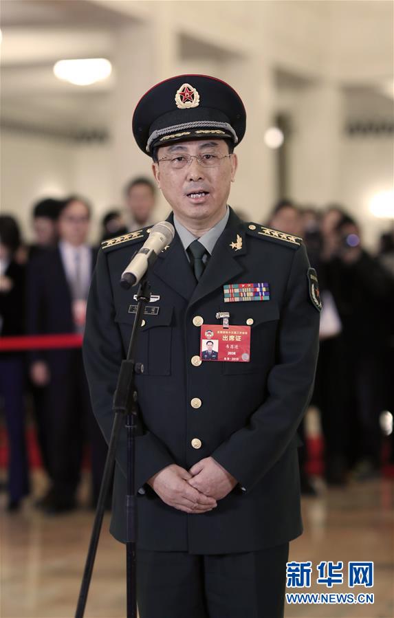 （兩會(huì)&middot;面對面&middot;XHDW）（7）全國政協(xié)委員接受采訪