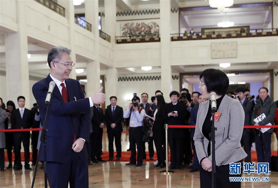 （兩會(huì)&middot;面對(duì)面&middot;XHDW）（13）全國(guó)政協(xié)委員接受采訪