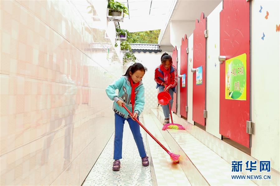 （新華全媒頭條&middot;圖文互動(dòng)）（7）上下同心再出發(fā)&mdash;&mdash;習(xí)近平總書記同出席2019年全國(guó)兩會(huì)人大代表、政協(xié)委員共商國(guó)是紀(jì)實(shí)