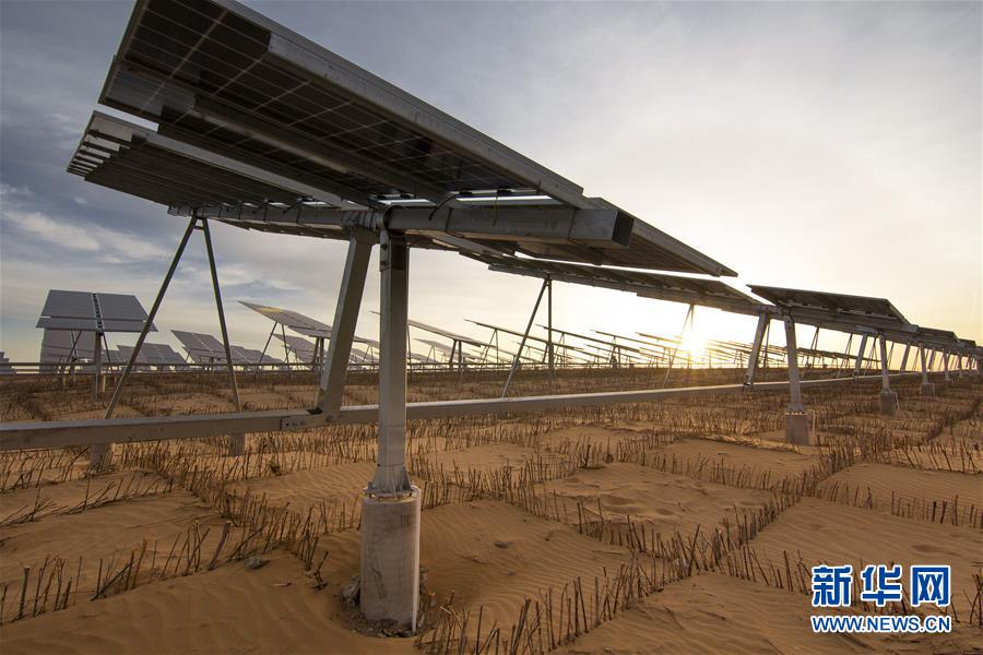 （在習(xí)近平新時(shí)代中國(guó)特色社會(huì)主義思想指引下&mdash;&mdash;新時(shí)代新作為新篇章&middot;總書(shū)記關(guān)切高質(zhì)量發(fā)展&middot;圖文互動(dòng)）（4）從一粒沙看不斷擴(kuò)大的中國(guó)綠色版圖