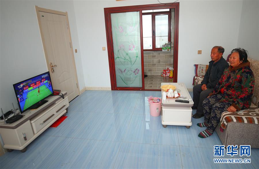 (新春走基層·圖文互動)(3)“終于有人敢登門給兒子提親了”——張景富脫貧記