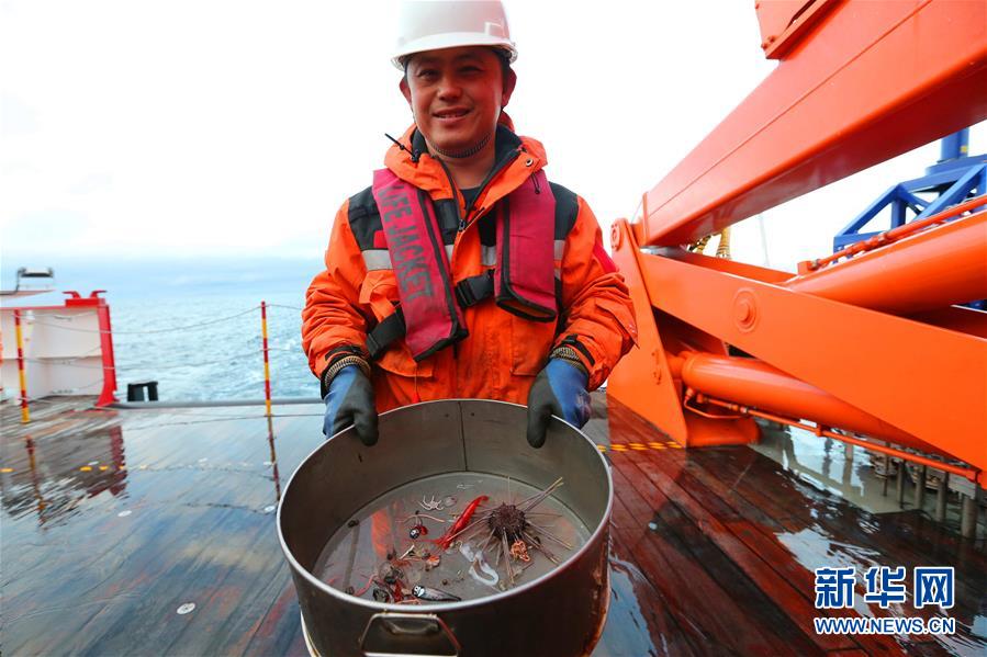 （&ldquo;雪龍&rdquo;探南極&middot;圖文互動）（5）中國南極考察隊順利完成宇航員海綜合科考