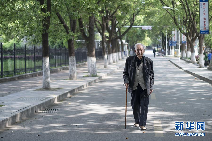 （今日關(guān)注&middot;科技獎(jiǎng)勵(lì)大會(huì)&middot;圖文互動(dòng)）（4）此生屬于祖國(guó)，此生無(wú)怨無(wú)悔&mdash;&mdash;隱身30年的中國(guó)核潛艇先驅(qū)黃旭華