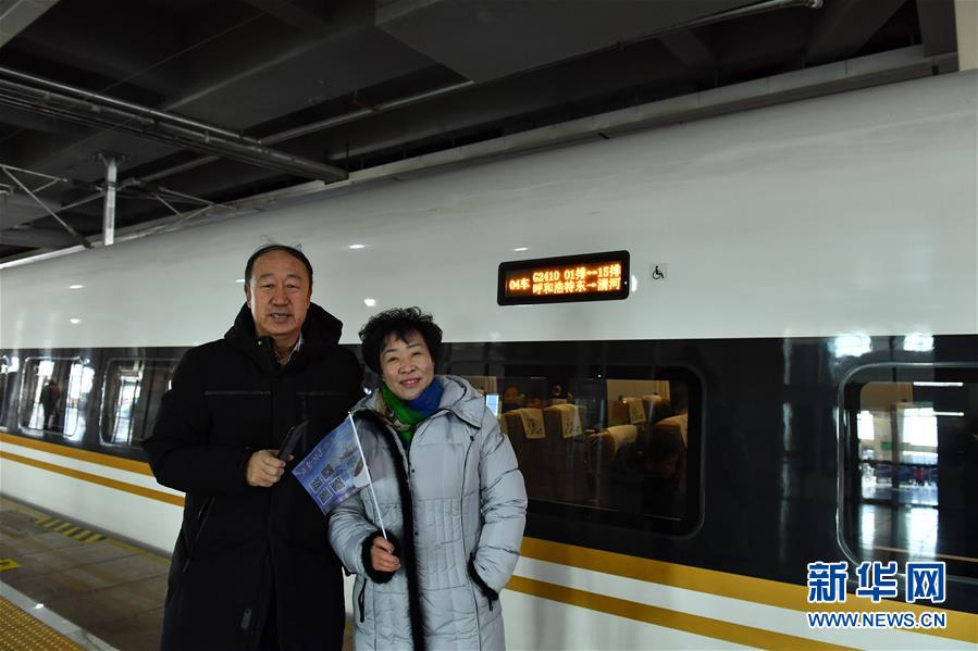 (新華全媒頭條·圖文互動(dòng))(5)草原高鐵乘風(fēng)來(lái) 北疆唱響新“贊歌”