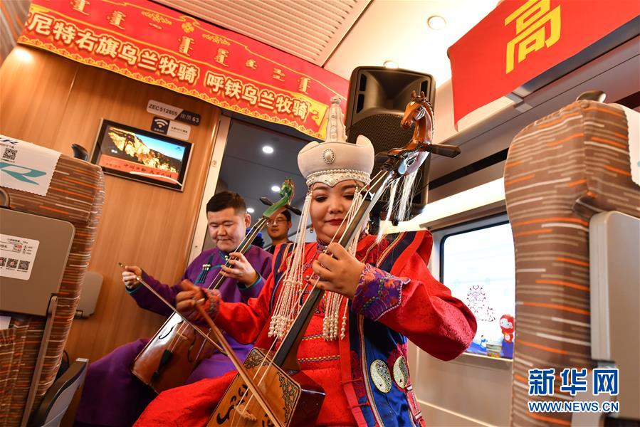 (新華全媒頭條·圖文互動(dòng))(7)草原高鐵乘風(fēng)來(lái) 北疆唱響新“贊歌”