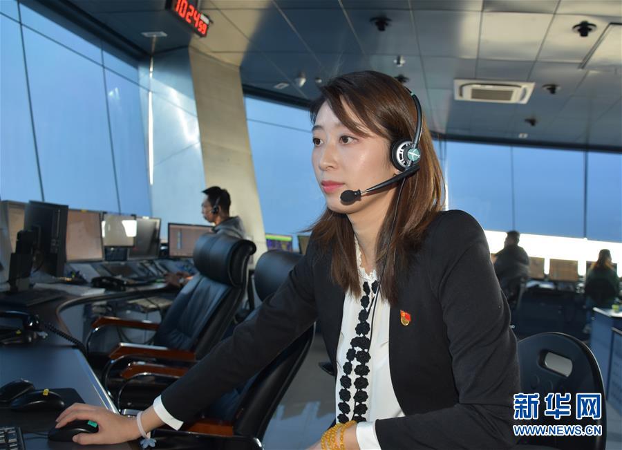 （關(guān)注春運&middot;圖文互動）在崗一分鐘，保證安全60秒&mdash;&mdash;記守護遠航客機的&ldquo;燈塔&rdquo;管制員