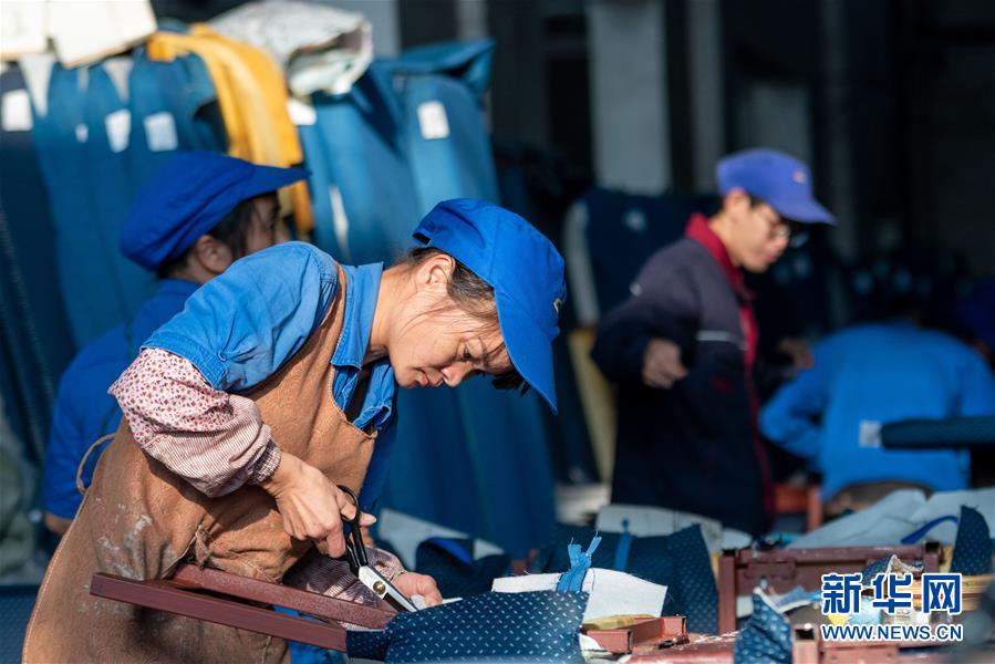 (新春走基層·圖文互動)(3)聾啞姐妹的無聲春運