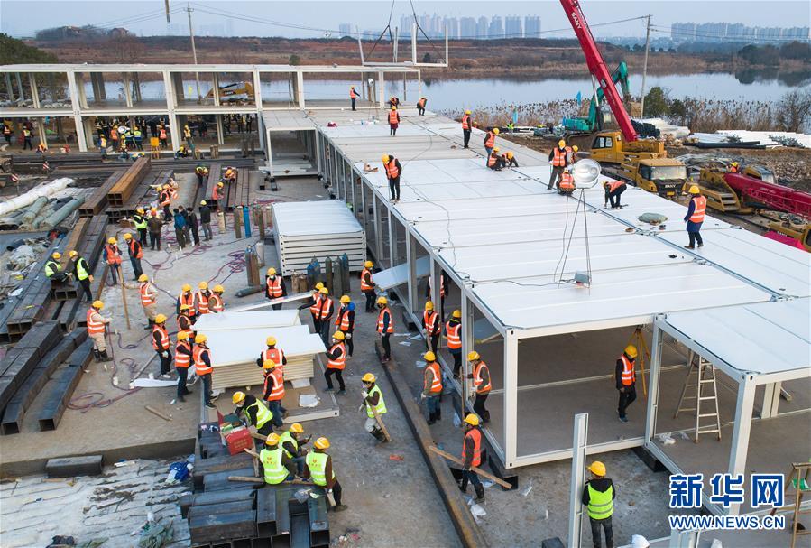 （新華全媒頭條&middot;圖文互動(dòng)）（6）黨旗，高高飄揚(yáng)在防控疫情斗爭(zhēng)第一線&mdash;&mdash;各級(jí)黨組織和廣大黨員干部投身疫情防控阻擊戰(zhàn)紀(jì)實(shí)