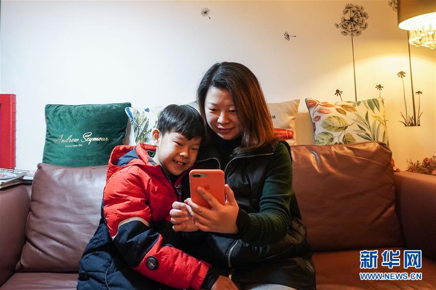 （聚焦疫情防控&middot;圖文互動(dòng)）（1）無(wú)法握手，但始終并肩