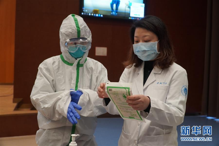 （聚焦疫情防控&middot;圖文互動(dòng)）（4）無(wú)法握手，但始終并肩