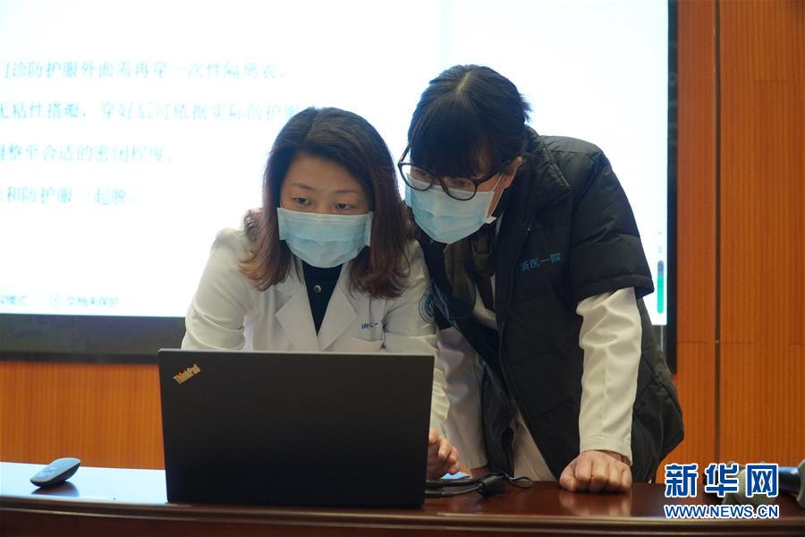 （聚焦疫情防控&middot;圖文互動(dòng)）（5）無(wú)法握手，但始終并肩