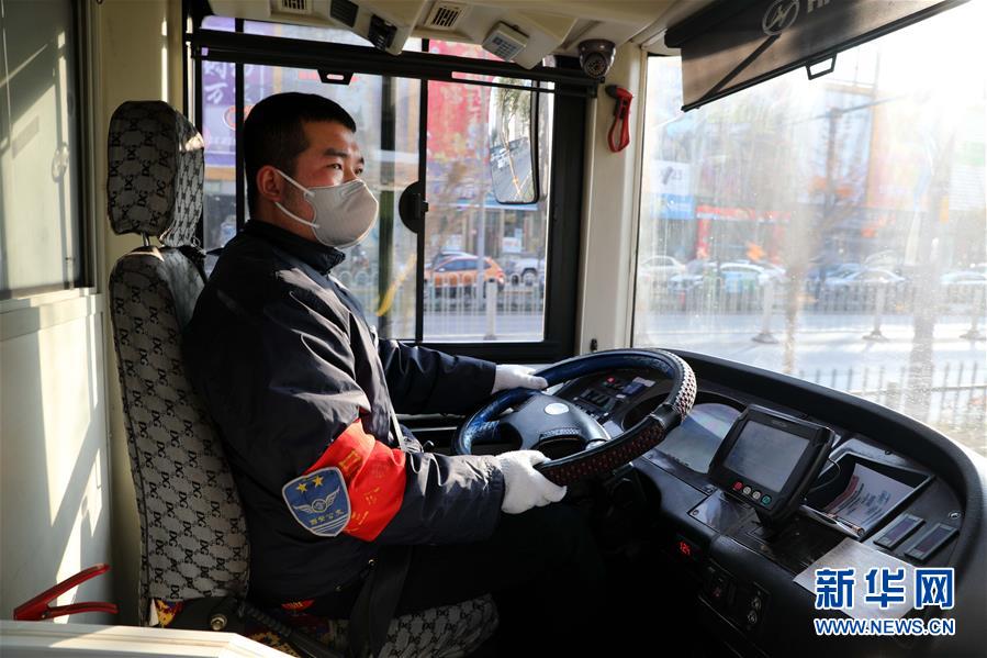 （聚焦疫情防控&middot;圖文互動）（1）疫情下的公交司機：只要有一名乘客，我們也要堅守！