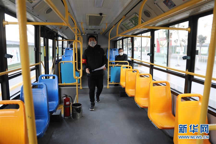 （聚焦疫情防控&middot;圖文互動）（2）疫情下的公交司機：只要有一名乘客，我們也要堅守！