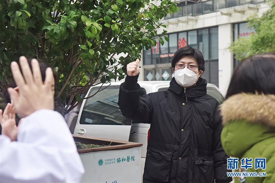 （新華全媒頭條&middot;圖文互動(dòng)）（2）戰(zhàn)紅區(qū)！&mdash;&mdash;發(fā)生在武漢抗疫隔離病房?jī)?nèi)的故事