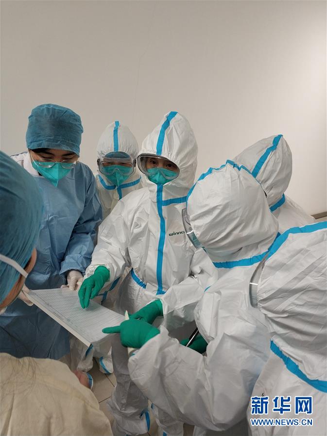 （新華全媒頭條&middot;圖文互動(dòng)）（4）戰(zhàn)紅區(qū)！&mdash;&mdash;發(fā)生在武漢抗疫隔離病房?jī)?nèi)的故事