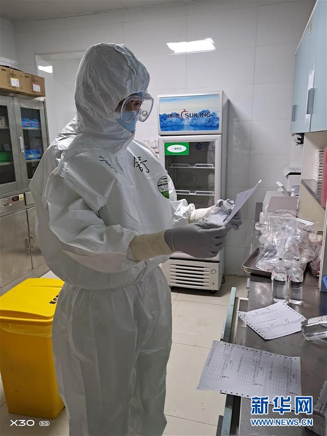 （新華全媒頭條&middot;圖文互動(dòng)）（7）戰(zhàn)紅區(qū)！&mdash;&mdash;發(fā)生在武漢抗疫隔離病房?jī)?nèi)的故事