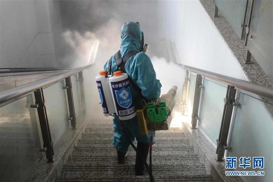 （聚焦疫情防控）（1）藍天志愿者的消毒戰(zhàn)&ldquo;疫&rdquo;