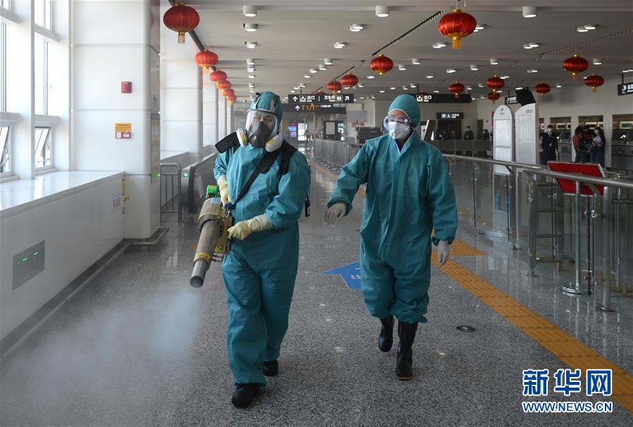 （聚焦疫情防控）（2）藍(lán)天志愿者的消毒戰(zhàn)&ldquo;疫&rdquo;