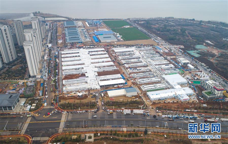 （新華全媒頭條&middot;圖文互動(dòng)） （4）做好疫情防護(hù) 統(tǒng)籌抓好改革發(fā)展穩(wěn)定各項(xiàng)工作&mdash;&mdash;堅(jiān)決打贏疫情防控阻擊戰(zhàn)系列述評(píng)之四