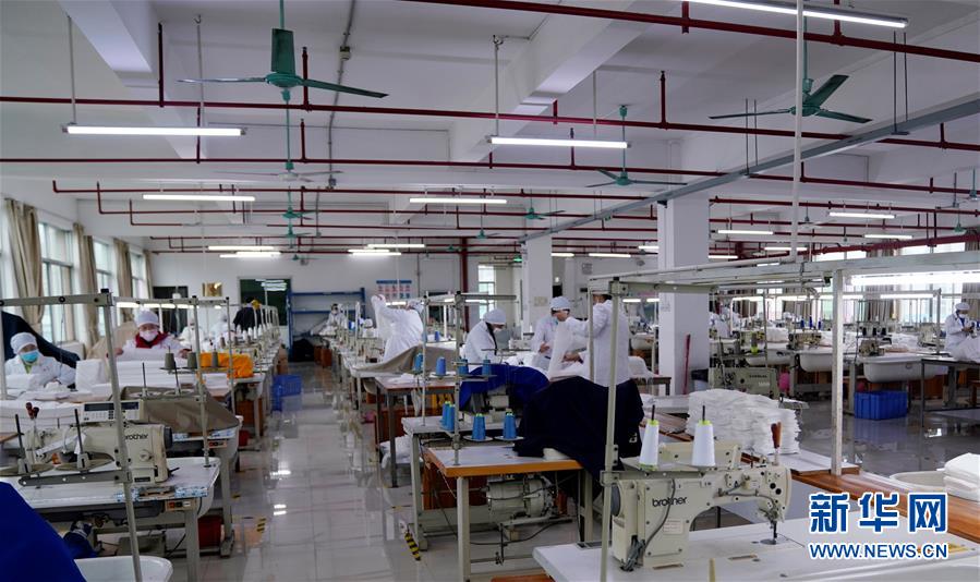 （來(lái)自經(jīng)濟(jì)前沿的故事&middot;企業(yè)復(fù)工復(fù)產(chǎn)&middot;圖文互動(dòng)）（2）堅(jiān)守生產(chǎn)線就是保護(hù)&ldquo;生命線&rdquo;&mdash;&mdash;廣西部分企業(yè)復(fù)工生產(chǎn)見聞