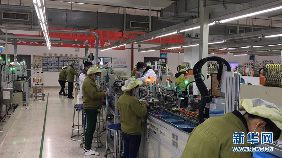 （來自經(jīng)濟前沿的故事&middot;企業(yè)復(fù)工復(fù)產(chǎn)&middot;圖文互動）（3）看1500多名工人是如何復(fù)工的？&mdash;&mdash;湖南郴州一家企業(yè)復(fù)工目擊記 